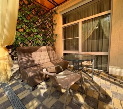 Двухместные апартаменты с красивым видом из окна двуспальная кровать в Мелис