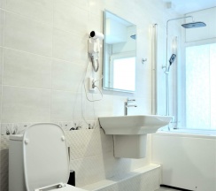 №4. Семейный номер с двуспальной кроватью, диваном и видом на Байкал в Прибой