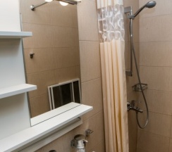 303 - Четырехместный мансардный номер с боковым видом на море в Азов Инн