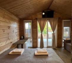 Четырёхместный номер Standard с балконом в Good House Abh