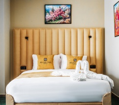 Номер Deluxe с красивым видом из окна в Hotel River Inn