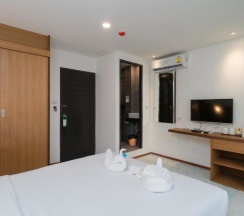 Двухместный номер Deluxe с балконом двуспальная кровать в Destination Patong