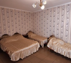 4-местная комната стандарт с балконом в Людмила