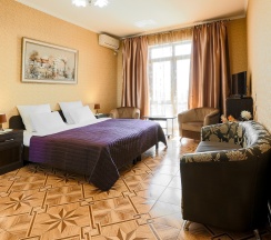 2. Люкс с балконом в Art Home