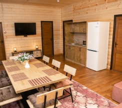 Семейный люкс с красивым видом из окна в Хуторок