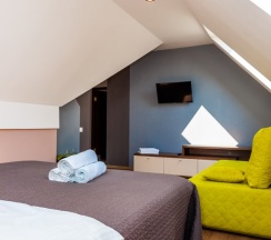 улучшенный четырехместный с ванной комнатой в Relax88