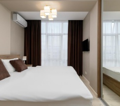 2-комнатные апартаменты люкс с балконом, вид на горы (#140) в Geo Apart