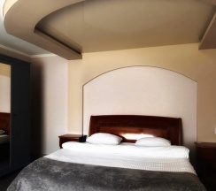 Двухместные апартаменты с мангальной зоной c 1 комнатой двуспальная кровать в Гнездо. Хорошее место