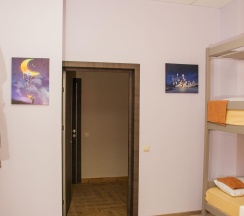 Кровать в 8-местном общем номере Сиреневый в Эко