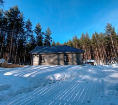 Коттедж с балконом и с красивым видом из окна в GreenHouse