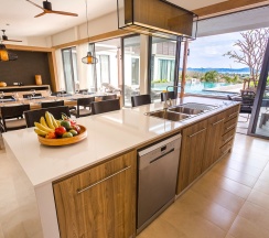 Private Pool Villa с 6 комнатами с видом на море в Вилла Casabay Luxury Pool