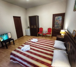 №5 2 односпальные кровати(сдвижные) с видом на внутренний дворик в Elit house