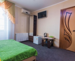 Люкс с балконом и с красивым видом из окна в Вояж