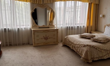 Номер люкс свадебный с 1 двуспальной кроватью в Отель-Кавказ