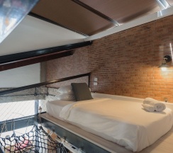 Одноместные апартаменты с 2 комнатами двуспальная кровать в YOLO Bangkok Boutique Hotel