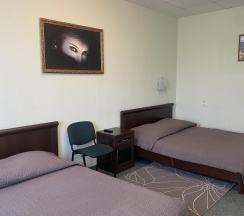3-местный номер стандарт с 1 односпальной и 1 двуспальной кроватью (302,303) в Гармония