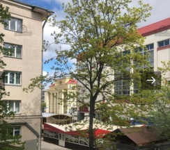 Четырёхместные апартаменты с балконом и с видом на город в Апартаменты Проспект Независимости 52