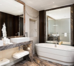 Номер Signature Suite, с видом на море, с гостиной - с двуспальной кроватью в Swissotel Resort Сочи Камелия