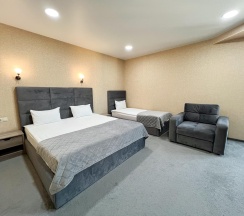 3-местный номер улучшенный в Grand sapphire hotel