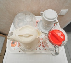 Трёхместная комната с одной двуспальной и односпальной кроватями в Чайка