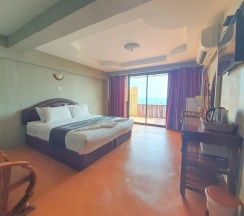 Двухместный номер Standard с балконом двуспальная кровать в Jirawan Hotel