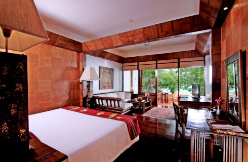 Таиланд, Карон: Вилла/Бунгало Mom Tri's Villa Royale