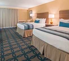 Четырёхместный номер Standard с балконом в Best Western Plus Ocean City