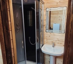 3-х комнатные номера комфорт в Деревянном коттедже в Кизлярская лагуна