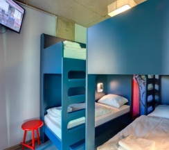 Кровать в общем номере (женский номер) в MEININGER Hotel Berlin East Side Gallery