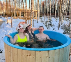 Дом у детской площадки с 2 спальнями, беседкой и мангалом в Мы дома-Зеркальный лес