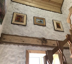 Коттедж с балконом и с красивым видом из окна в Events place