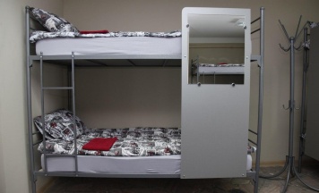 Кровать в 8-местном общем мужском номере в Hostel Inn