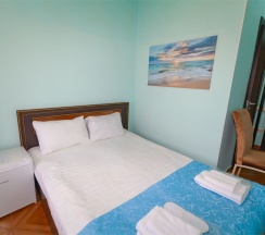 МАЛЕНЬКИЙ 2-местный со ВСЕМИ удобствами (старый номерной фонд) в MaxxRoyal