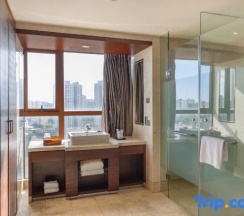Люкс Deluxe с видом на реку в Sanya Phoenix Waterside Gloria Resort