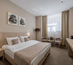 Улучшенный номер «SUPERIOR» с одной кроватью и диван-кроватью в Riverside Hotel