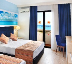 Двухместный номер Standard с видом на море двуспальная кровать в Club Aqua Plaza
