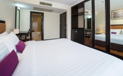 Трёхместный люкс в Bandara Silom Suites