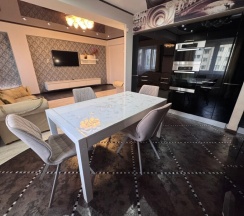 Трехкомнатная квартира на проспекте Победы, 5 в Берлога