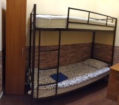 Кровать в общем номере в Ideal home