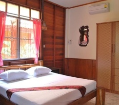 Бунгало с балконом в 4T Guesthouse