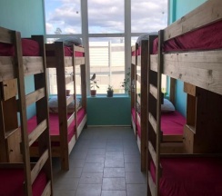 Кровать в 8-местном общем мужском номере в Территория комфорта