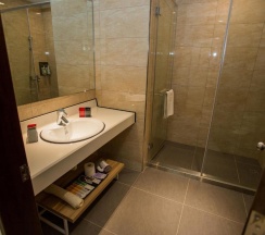 Четырёхместный номер Deluxe в Rainbow Hotel