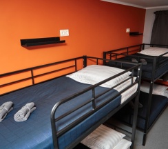 место в 4-местном мужском номере с двухъярусной кроватью в Кампус