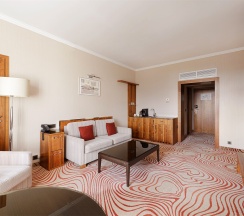 Бизнес Люкс с 1 кроватью «King size» в Grand Autograph Hotel Novosibirsk