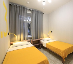 Кровать в общем номере в Арт Хаус