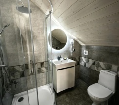 Шестиместный семейный коттедж с видом на реку в Лес и Горы