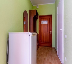Трехместный номер СТАНДАРТ с тремя односпальными кроватями и собственными удобствами в Большой Урал
