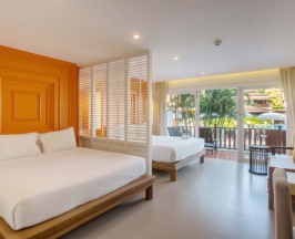 Четырёхместный номер Pool Access Grand Deluxe с видом на бассейн в Arinara Beach Resort Phuket