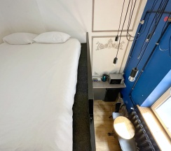 Двухуровневый номер с собственной ванной комнатой “Антон Палыч” в Bookcase Hotel&Hostel