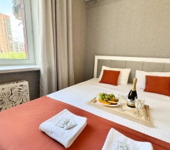 Комфорт Двуспальная Кровать в Metro apartments